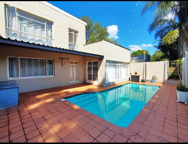 3 BEDROOM TOWNHOUSE FOR SALE IN TOWN HILL